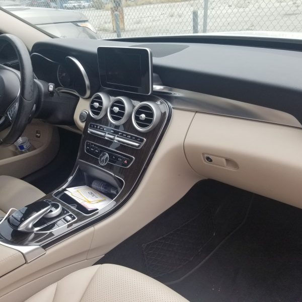 mercedes_interior_front